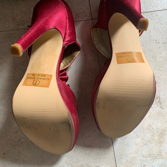 Liliana satin Heels. - Picture 3 of 4